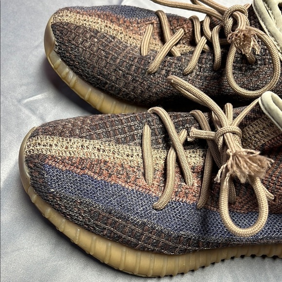 Yeezy Boost 350 v2 unisex UK size 4 brown/ blue us 4 1/2 used - Picture 3 of 16